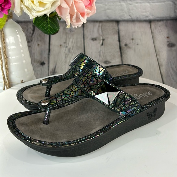 ALEGRIA 🦋 CARINA TECTONIC Multicolor Thong Pewter Pyramid Embellishment Sandals - Picture 1 of 17